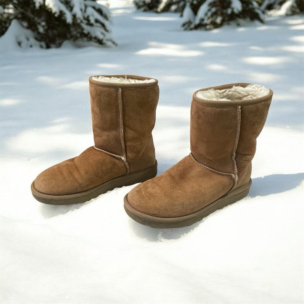 UGG Classic Short Mid Calf Boots Women’s Size 8 Chestnut Brown Suede Shearling